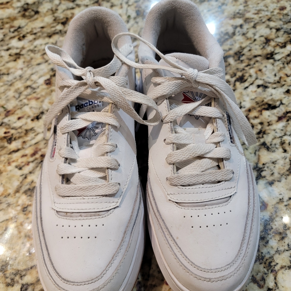 Classic Reebok - Picture 3 of 4